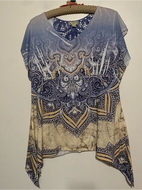 live and let live Blue and Tan Paisley V-Neck Handkerchief Hem Tunic